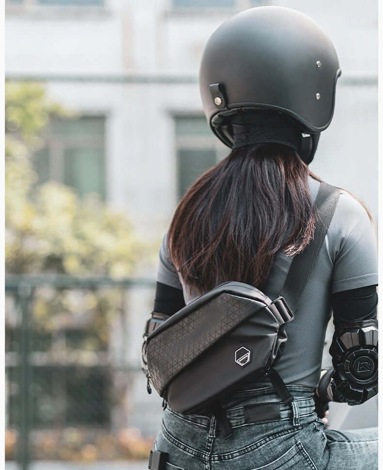 Crossbody Chest Shoulder bag backpack daypack for Hiking Motorcycle Scotter 3.5L